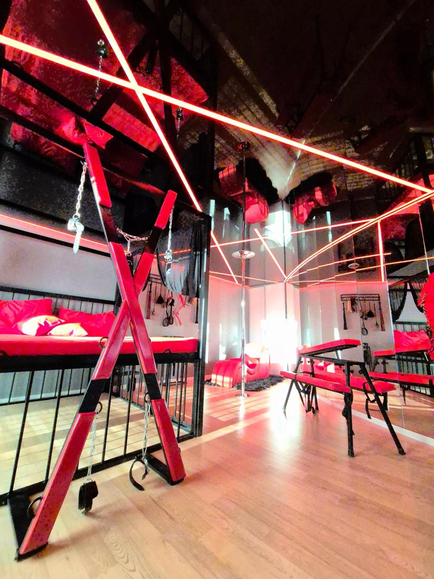 Bdsm Apartman V Bratislave -Adults Only 브라티슬라바 외부 사진